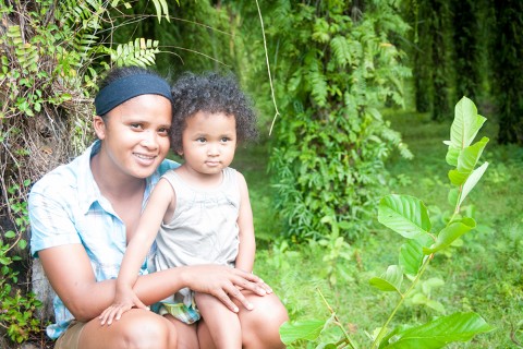 Reiseleiterin Seheno mit ihrer Tochter: Mit viel Leidenschaft bringt sie Familie und Job unter einen Hut.