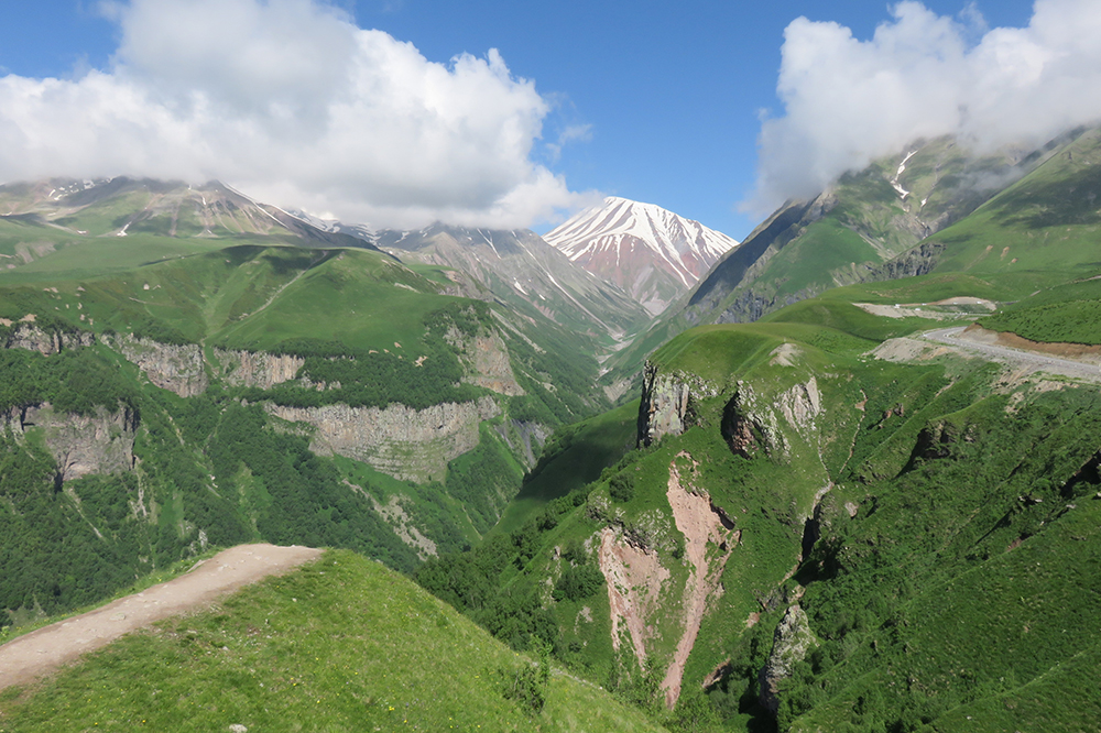 Ein Dutzend Grunde Fur Eine Reise In Den Kaukasus World Insight