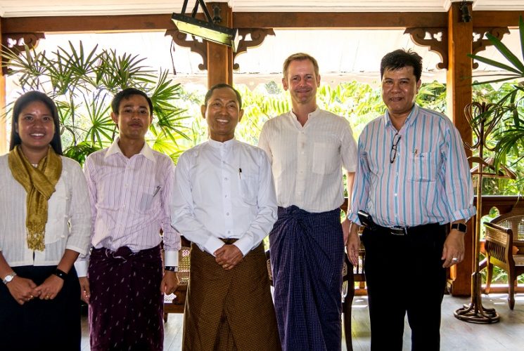 Myanmar Reisen mit World Insight Treffen mit dem Menschenrechtsaktivisten Ko Ko Gyi in Yangon