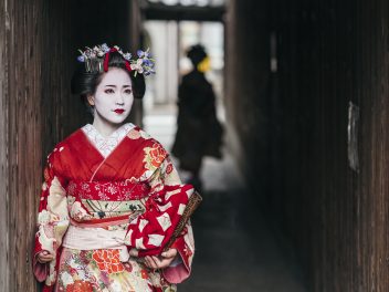 Zwischen Eleganz und Tradition: Die Welt der Geishas und Geikos
