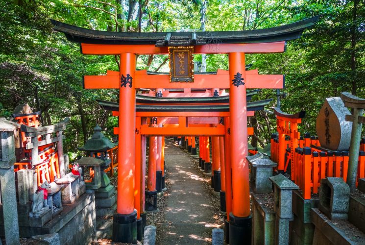 Japan: Der Fushimi Inari-Schrein und seine zahlreichen Tore.