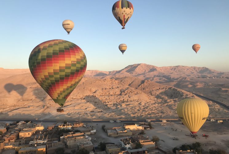 Ballonfahrt über Totentempeln