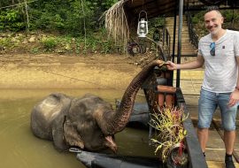 Jens mit Elefant
