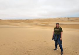 Product Managerin Bettina in der Wüste Namib