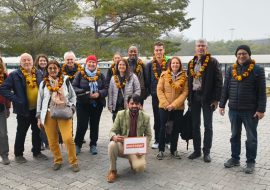 WORLD INSIGHT Reisegruppe zusammen mit Reiseleiter Rajveer